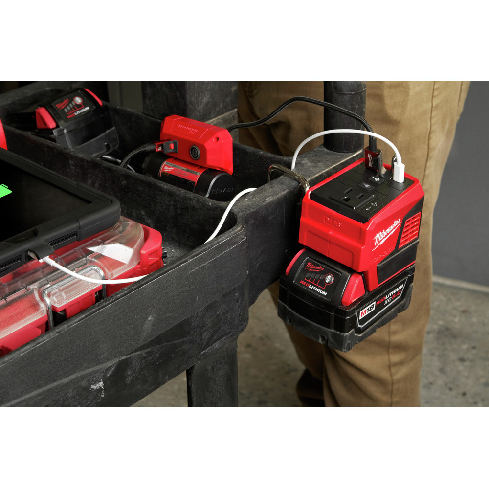 Milwaukee 284650 M18 TOPOFF 175Watt Cordless Power Supply with M18 REDLITHIUM XC 5 Ah Lithium
