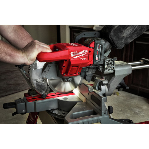 Milwaukee 2733-21 M18 FUEL 7-1-4 in. Dual Bevel Sliding Compound Miter